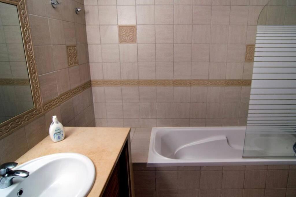 Spacious 3 Bedroom With Pool