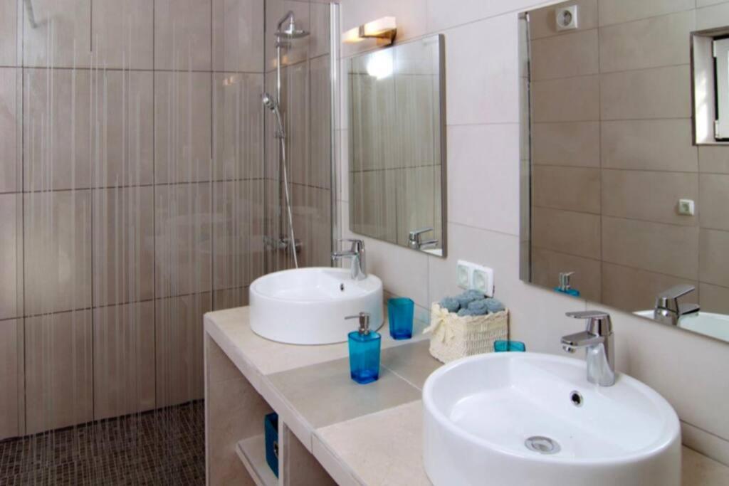 Spacious 3 Bedroom With Pool Casa de Férias *