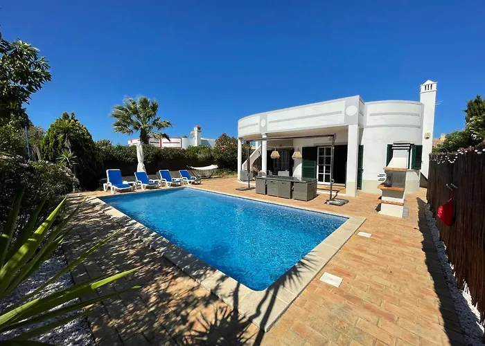 Spacious 3 Bedroom Villa With Pool
