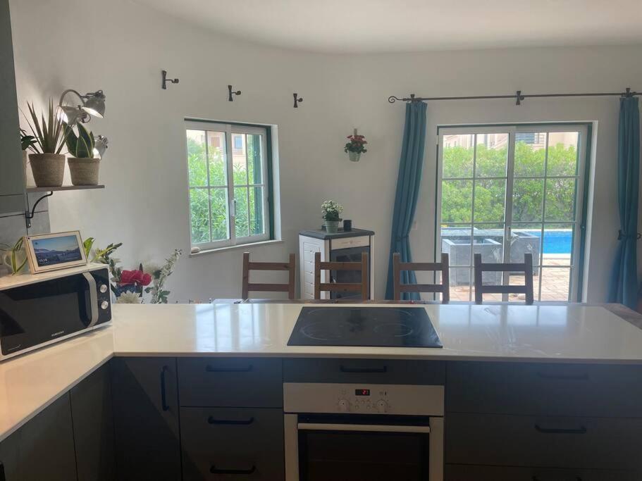Spacious 3 Bedroom With Pool Praia Da Luz